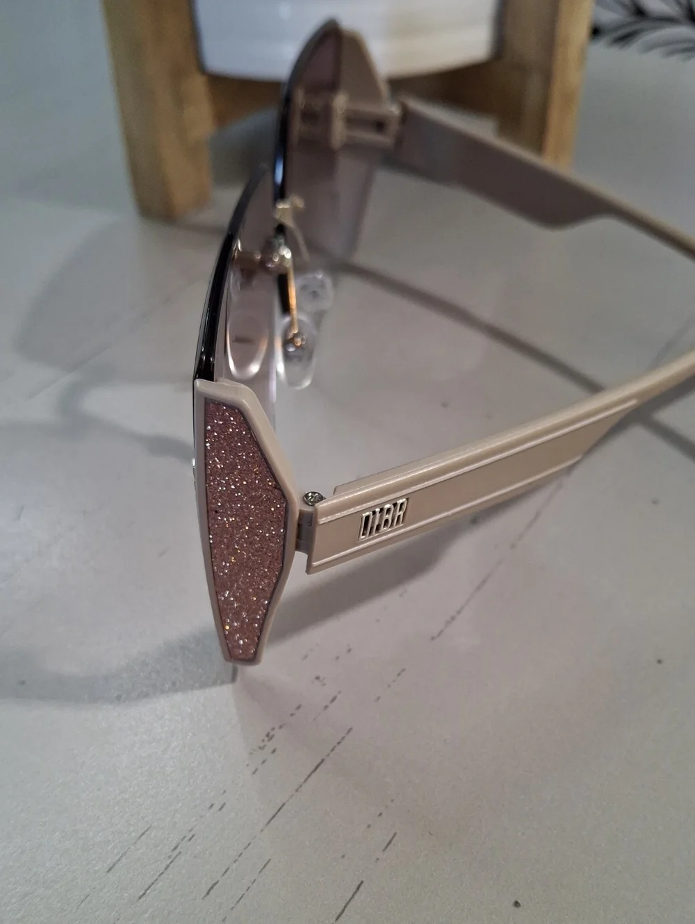 Gradiant Sunglasses & Case